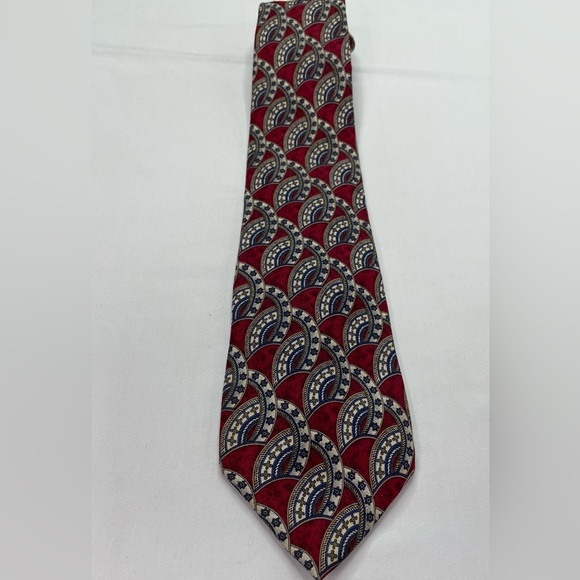 Metropolitan Museum of Art Tie 100% Silk Geometric Red 60” x 4” - Picture 6 of 8